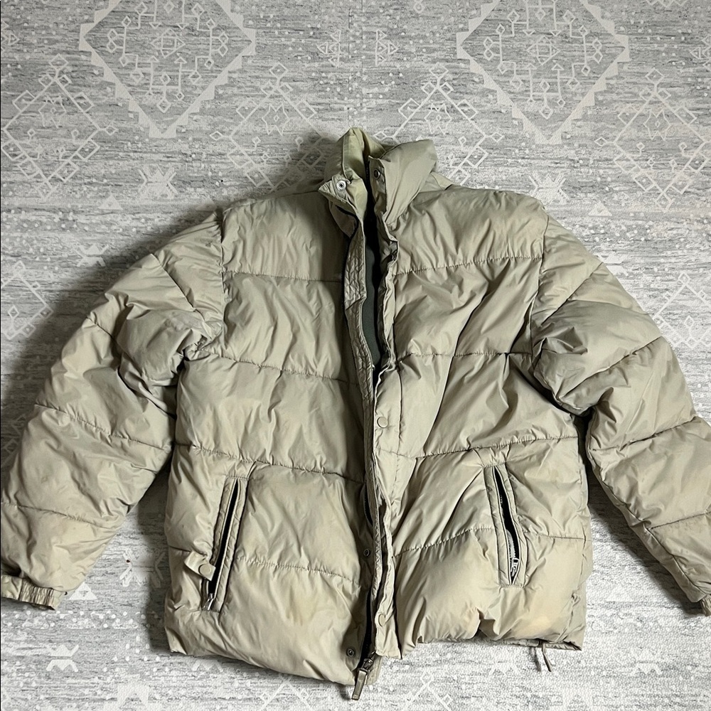 Old Navy Men's Large Khaki Puffer Jacket​​